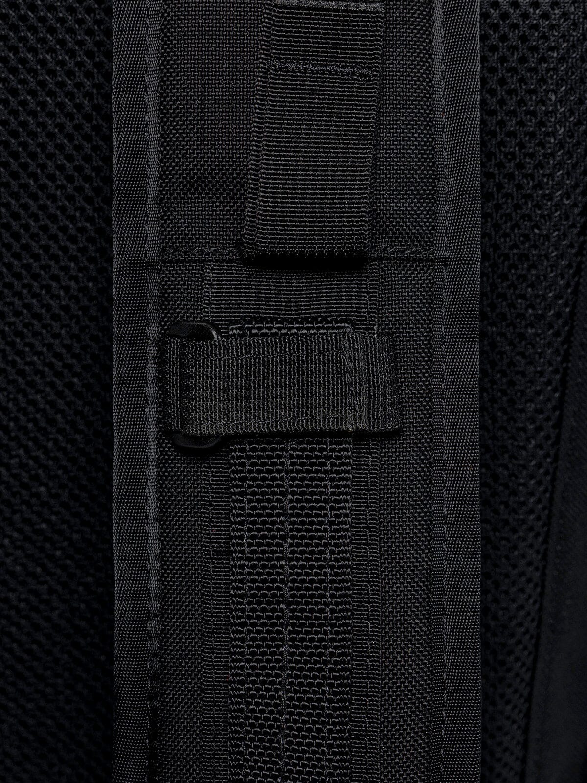 R6 Arkiv Field Pack 40L by Mission Workshop - Säänkestävät laukut ja tekniset vaatteet - San Francisco & Los Angeles - Rakennettu kestämään - ikuisesti taattu