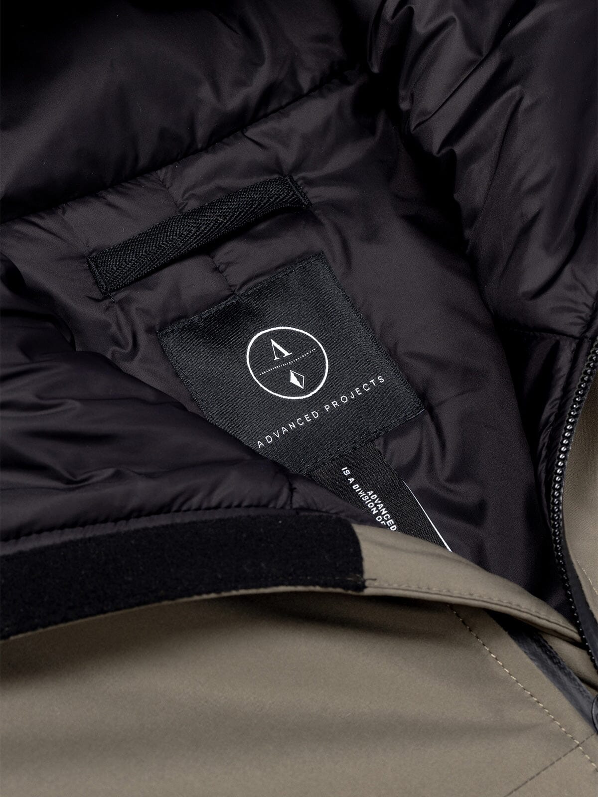 Highveld by Mission Workshop - Säänkestävät laukut ja tekniset vaatteet - San Francisco & Los Angeles - Rakennettu kestämään - ikuinen takuu