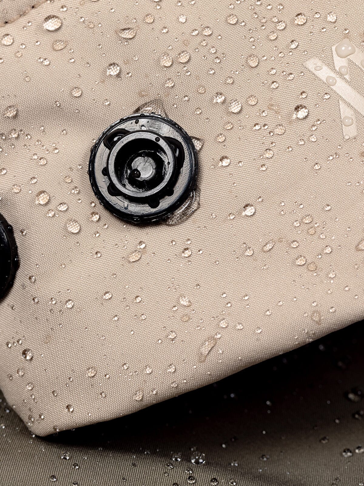 Highveld by Mission Workshop - Säänkestävät laukut ja tekniset vaatteet - San Francisco & Los Angeles - Rakennettu kestämään - ikuinen takuu