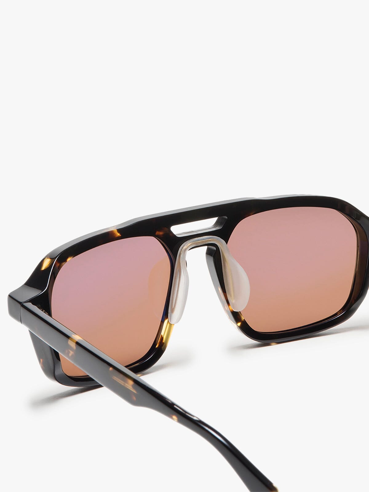 AO x MW : Navigator by Mission Workshop - Säänkestävät laukut ja tekniset vaatteet - San Francisco & Los Angeles - Kestävästi rakennettu - ikuinen takuu