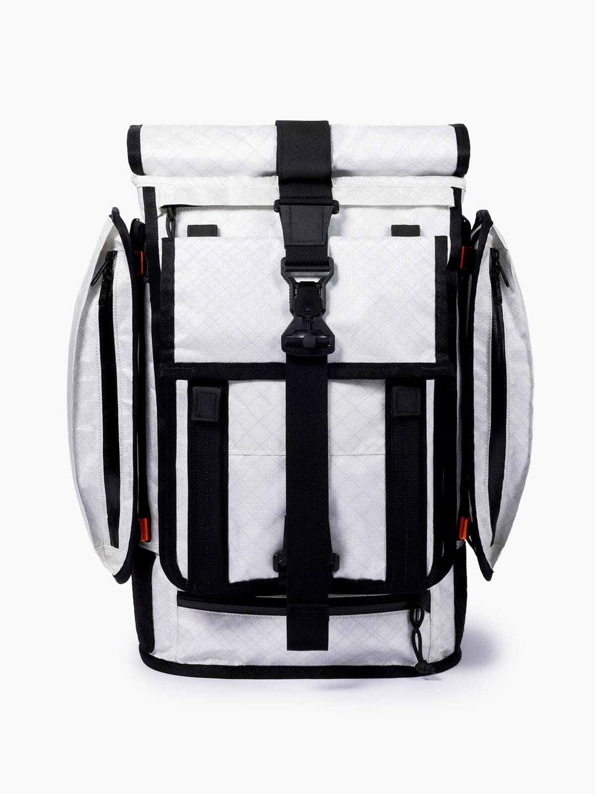 Mission Workshop X Carryology by Mission Workshop - Säänkestävät laukut ja tekniset vaatteet - San Francisco & Los Angeles - Rakennettu kestämään - ikuinen takuu