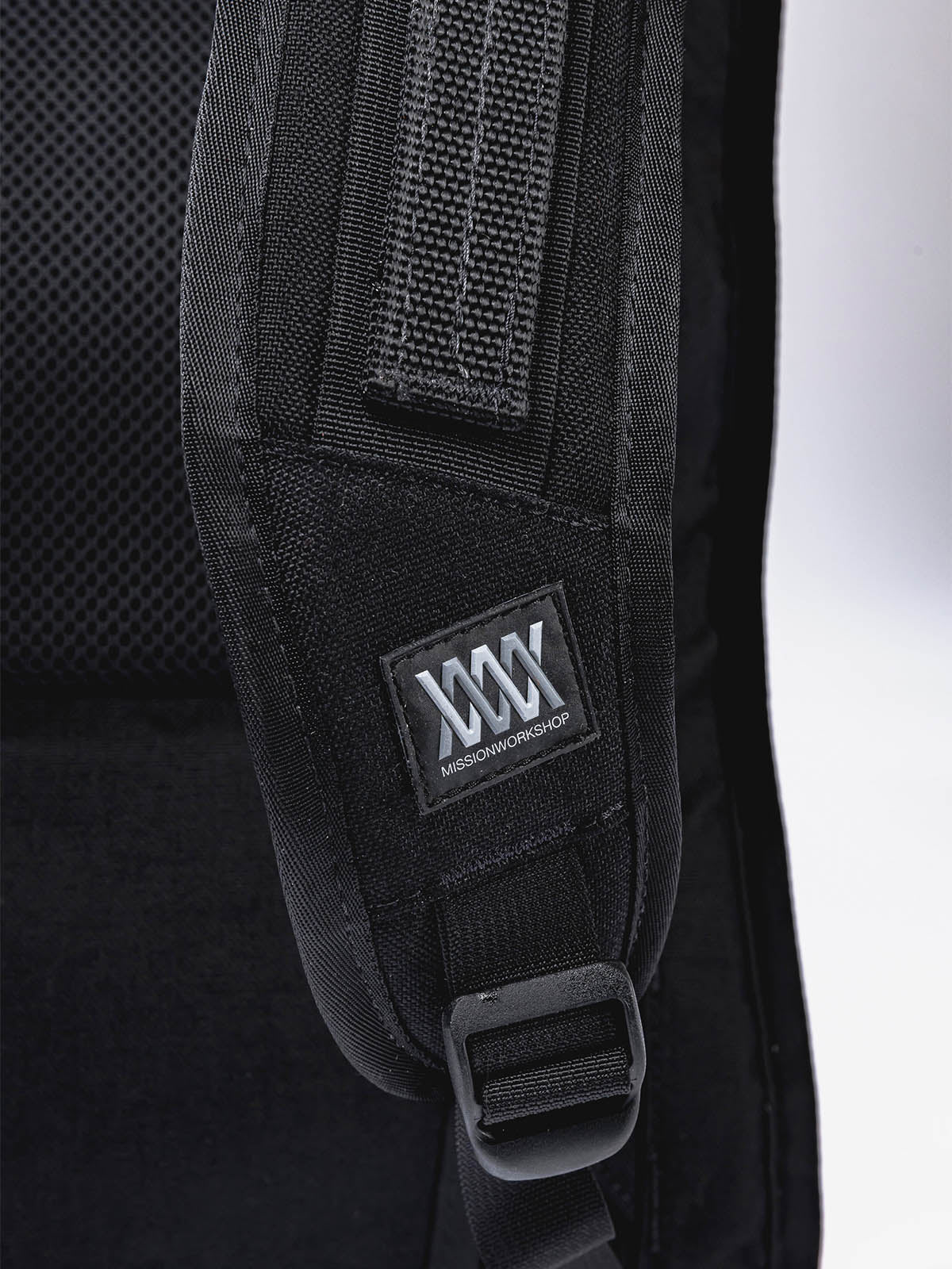 Sanction : AP by Mission Workshop - Säänkestävät laukut ja tekniset vaatteet - San Francisco & Los Angeles - Rakennettu kestämään - ikuisesti taattu