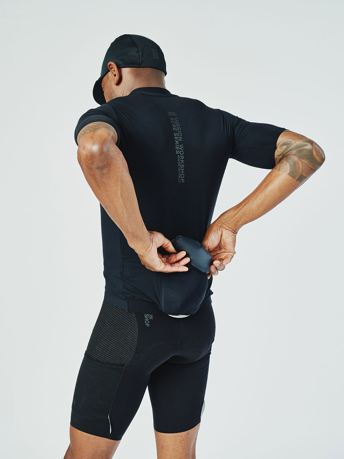 Acre Series Vest by Mission Workshop - Säänkestävät laukut ja tekniset vaatteet - San Francisco & Los Angeles - Rakennettu kestämään - ikuinen takuu