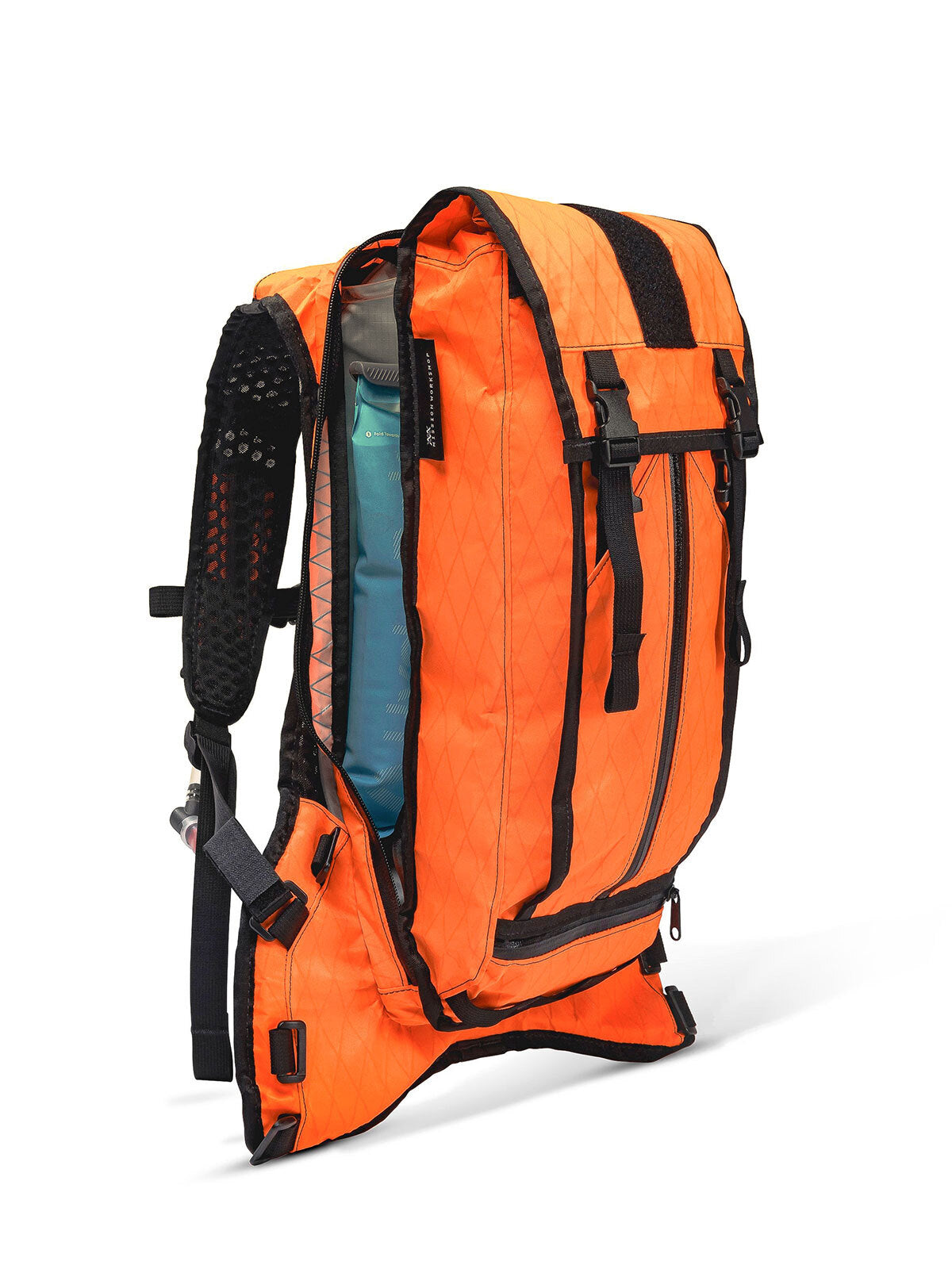 Hauser 10L by Mission Workshop - Säänkestävät laukut ja tekniset vaatteet - San Francisco & Los Angeles - Rakennettu kestämään - ikuinen takuu