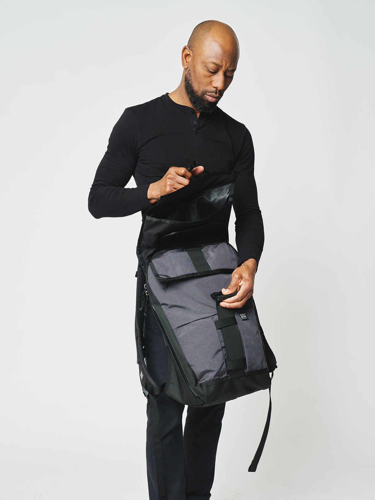 Rambler by Mission Workshop - Säänkestävät laukut ja tekniset vaatteet - San Francisco & Los Angeles - Rakennettu kestämään - ikuinen takuu