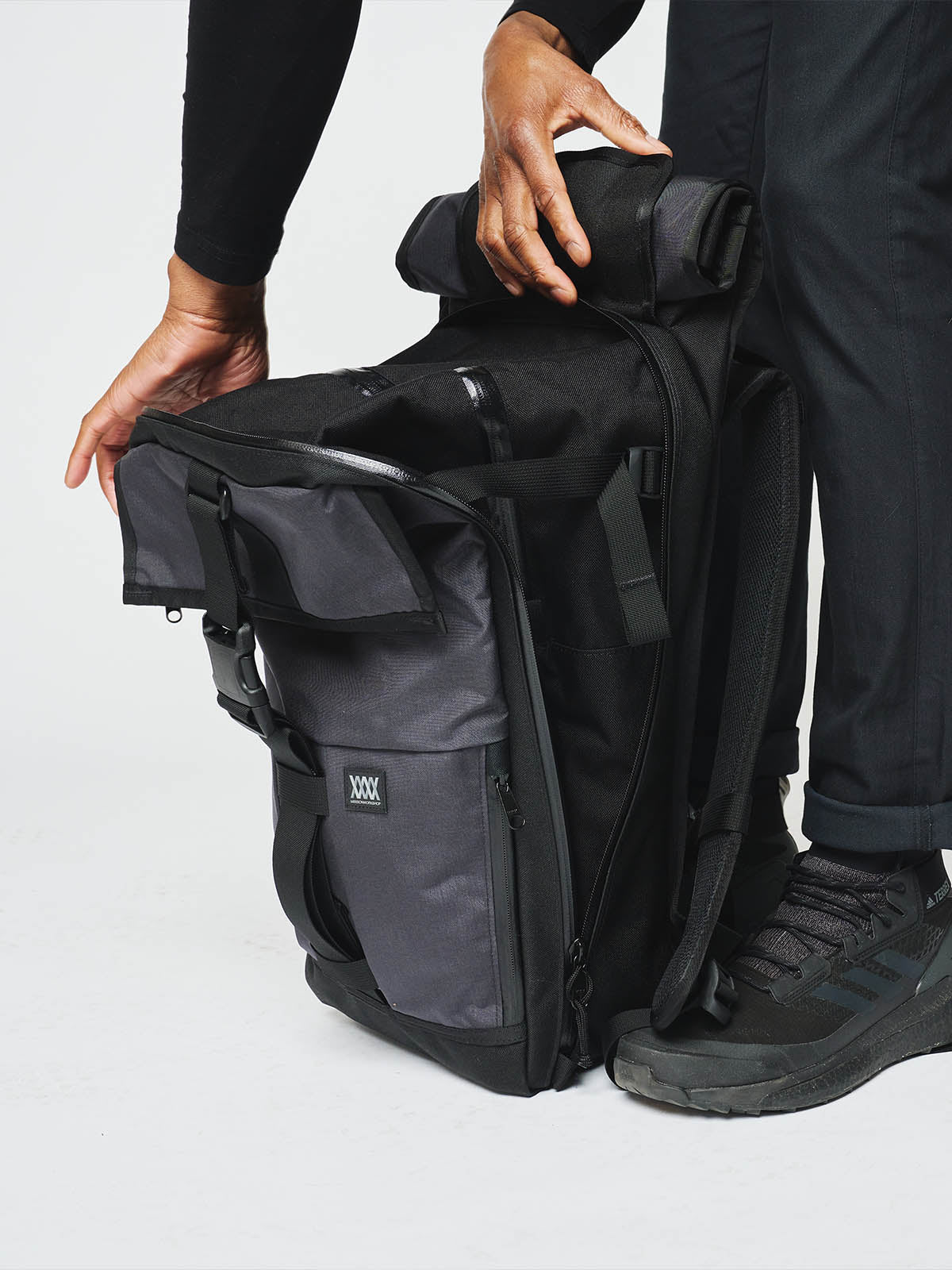 Rambler by Mission Workshop - Säänkestävät laukut ja tekniset vaatteet - San Francisco & Los Angeles - Rakennettu kestämään - ikuinen takuu