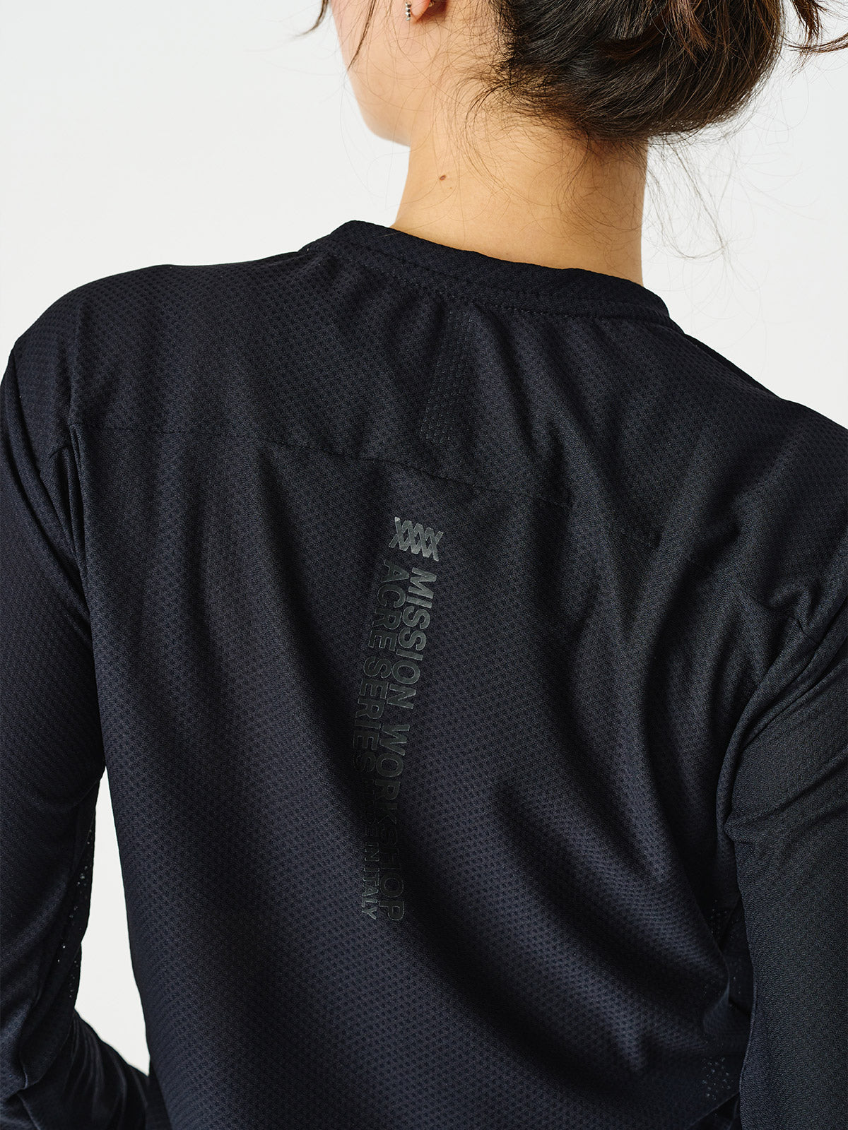 Mission Pro Tech Tee : LS Women's by Mission Workshop - Säänkestävät laukut ja tekniset vaatteet - San Francisco & Los Angeles - Kestää - ikuisesti taattu