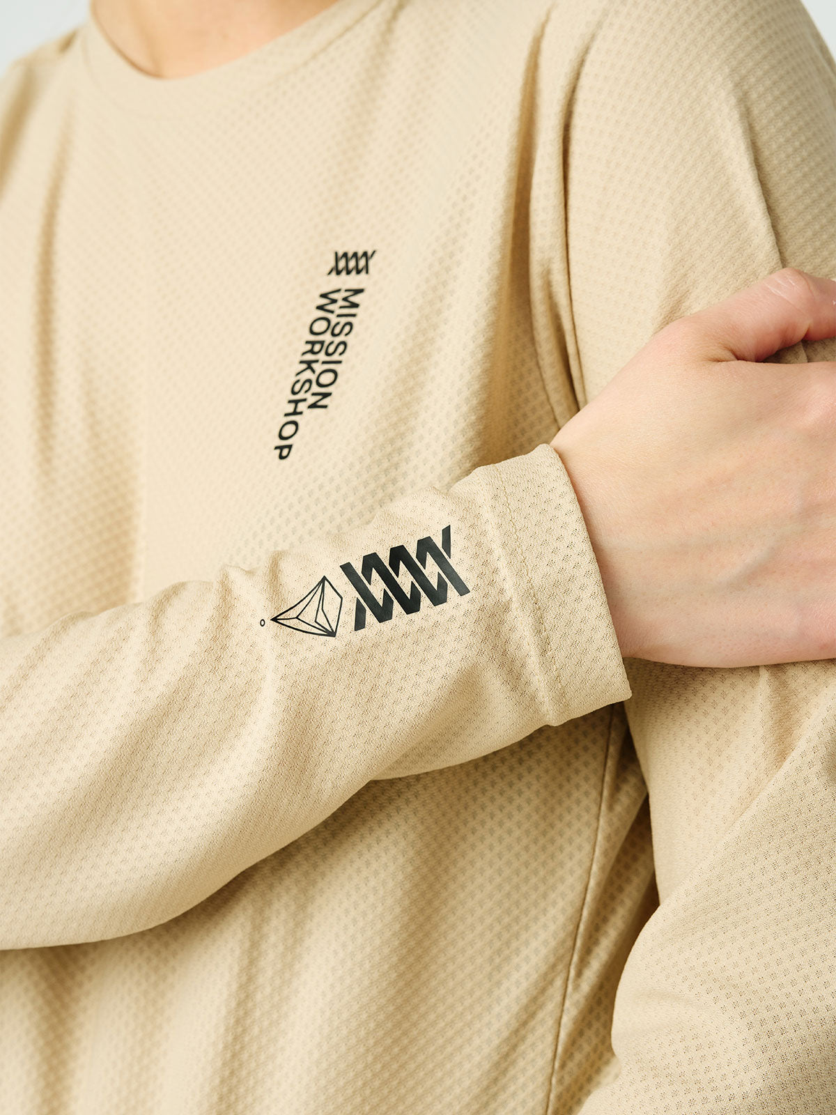Mission Pro Tech Tee : LS Women's by Mission Workshop - Säänkestävät laukut ja tekniset vaatteet - San Francisco & Los Angeles - Kestää - ikuisesti taattu