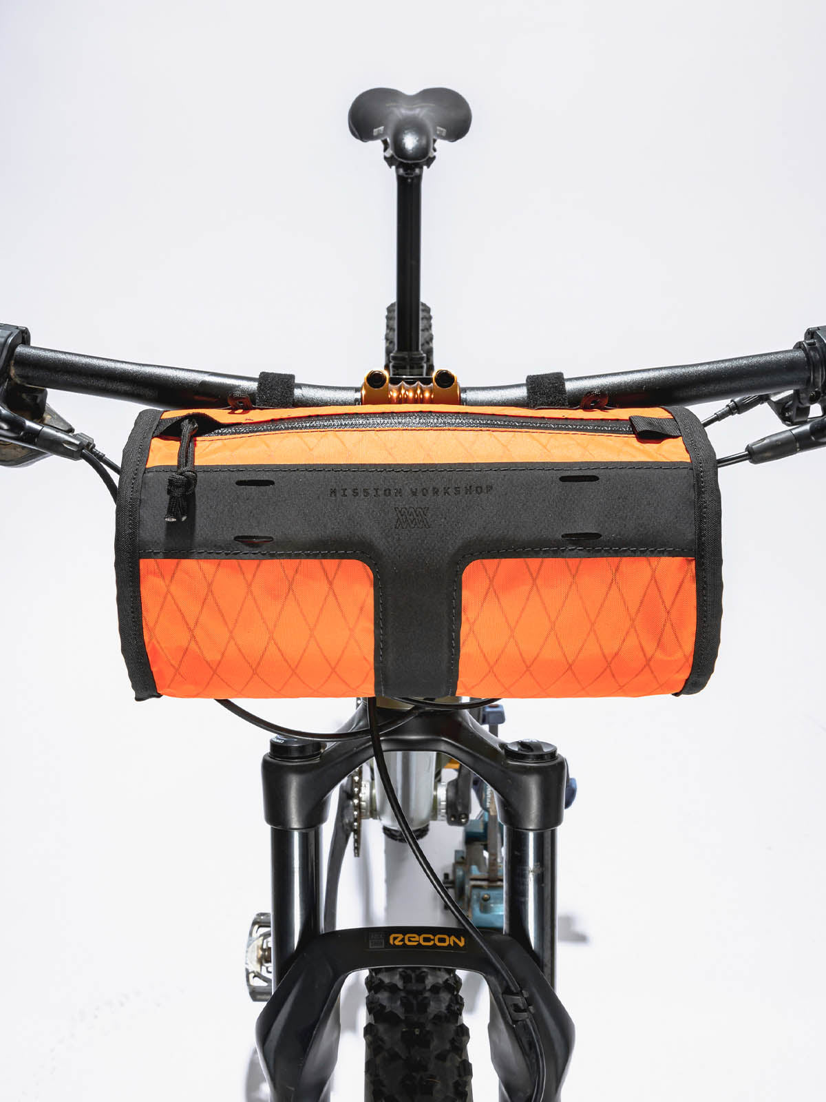 Toro Grande Handlebar Bag by Mission Workshop - Säänkestävät laukut ja tekniset vaatteet - San Francisco & Los Angeles - Rakennettu kestämään - ikuinen takuu