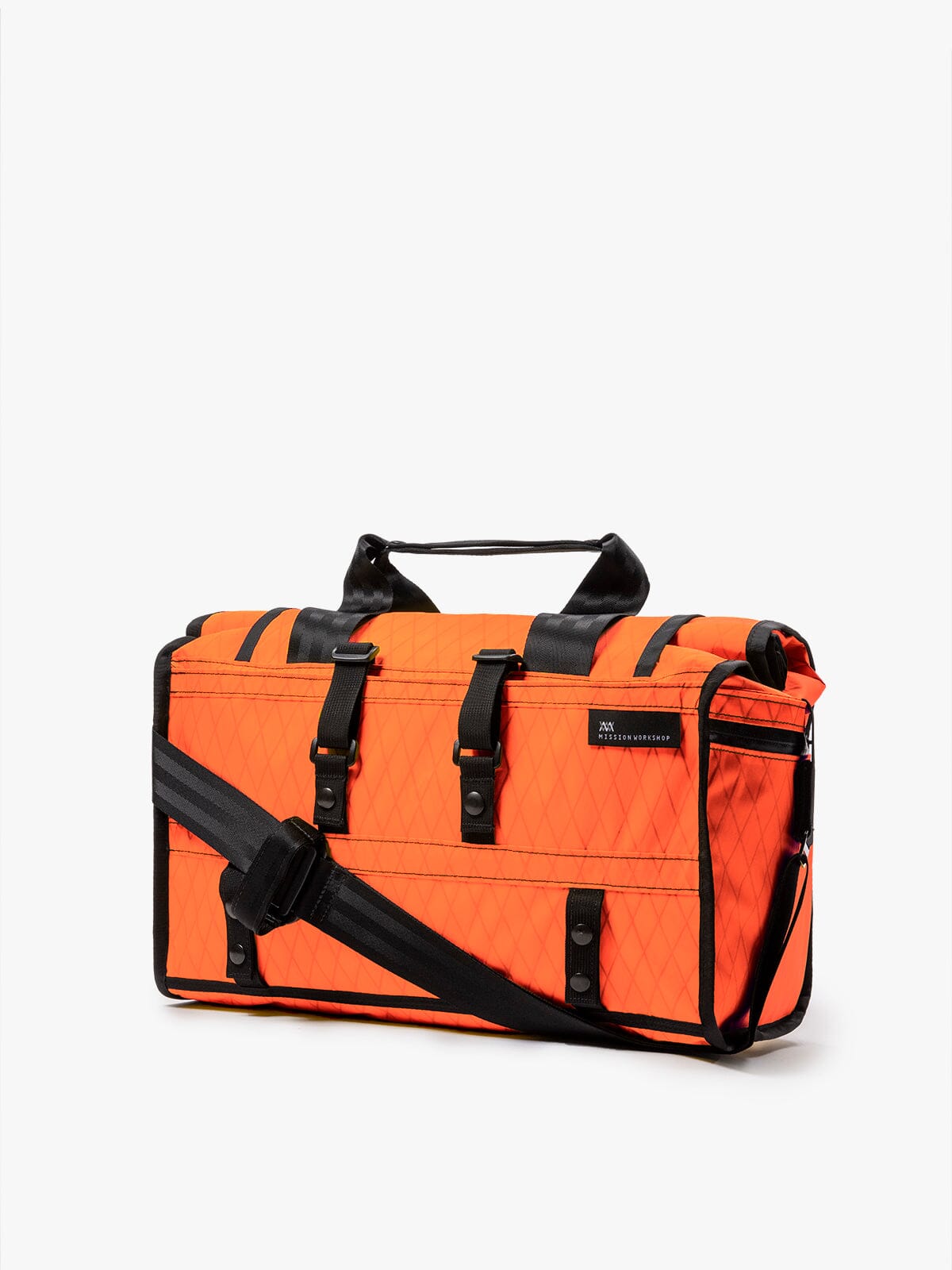 Helmsman : VX by Mission Workshop - Säänkestävät laukut ja tekniset vaatteet - San Francisco & Los Angeles - Rakennettu kestämään - ikuinen takuu