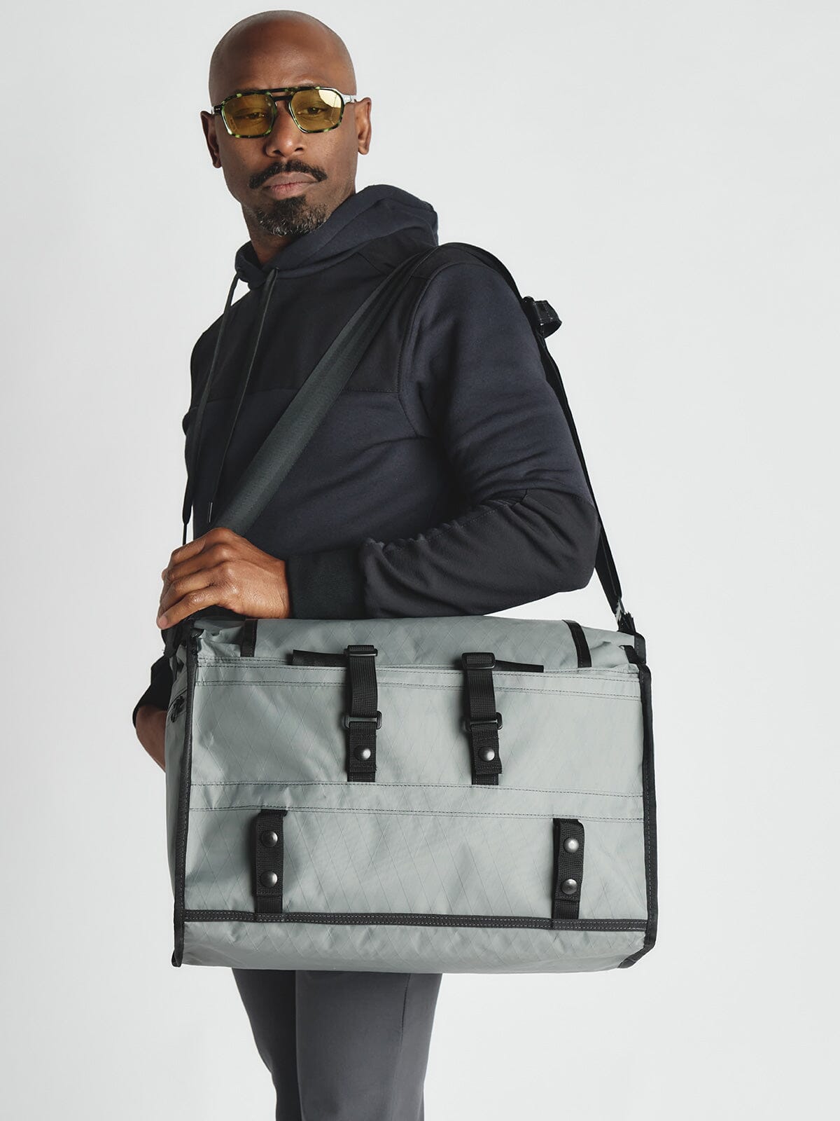 Helmsman : VX by Mission Workshop - Säänkestävät laukut ja tekniset vaatteet - San Francisco & Los Angeles - Rakennettu kestämään - ikuinen takuu