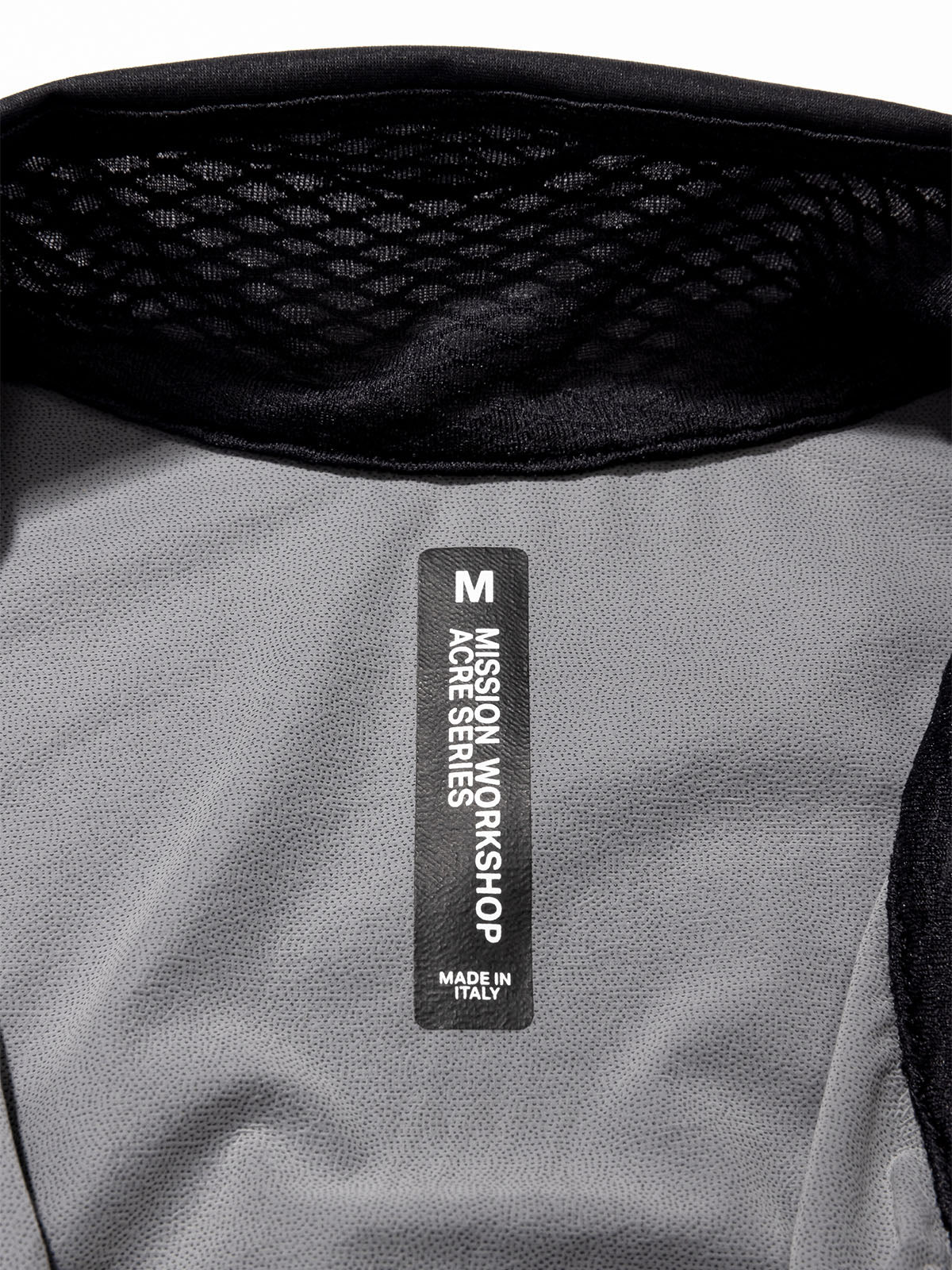 Altosphere Vest by Mission Workshop - Säänkestävät laukut ja tekniset vaatteet - San Francisco & Los Angeles - Rakennettu kestämään - ikuinen takuu