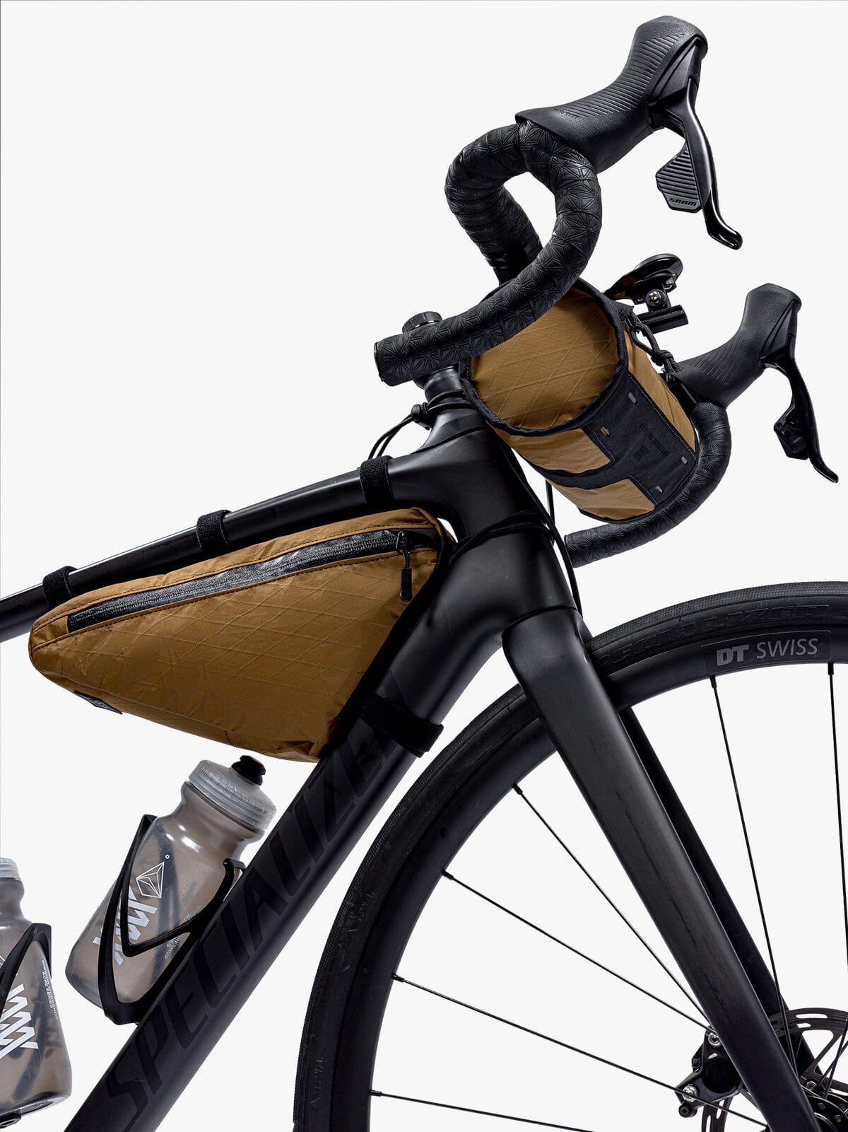 On-Bike Storage System by Mission Workshop - Säänkestävät laukut ja tekniset vaatteet - San Francisco & Los Angeles - Rakennettu kestämään - ikuinen takuu