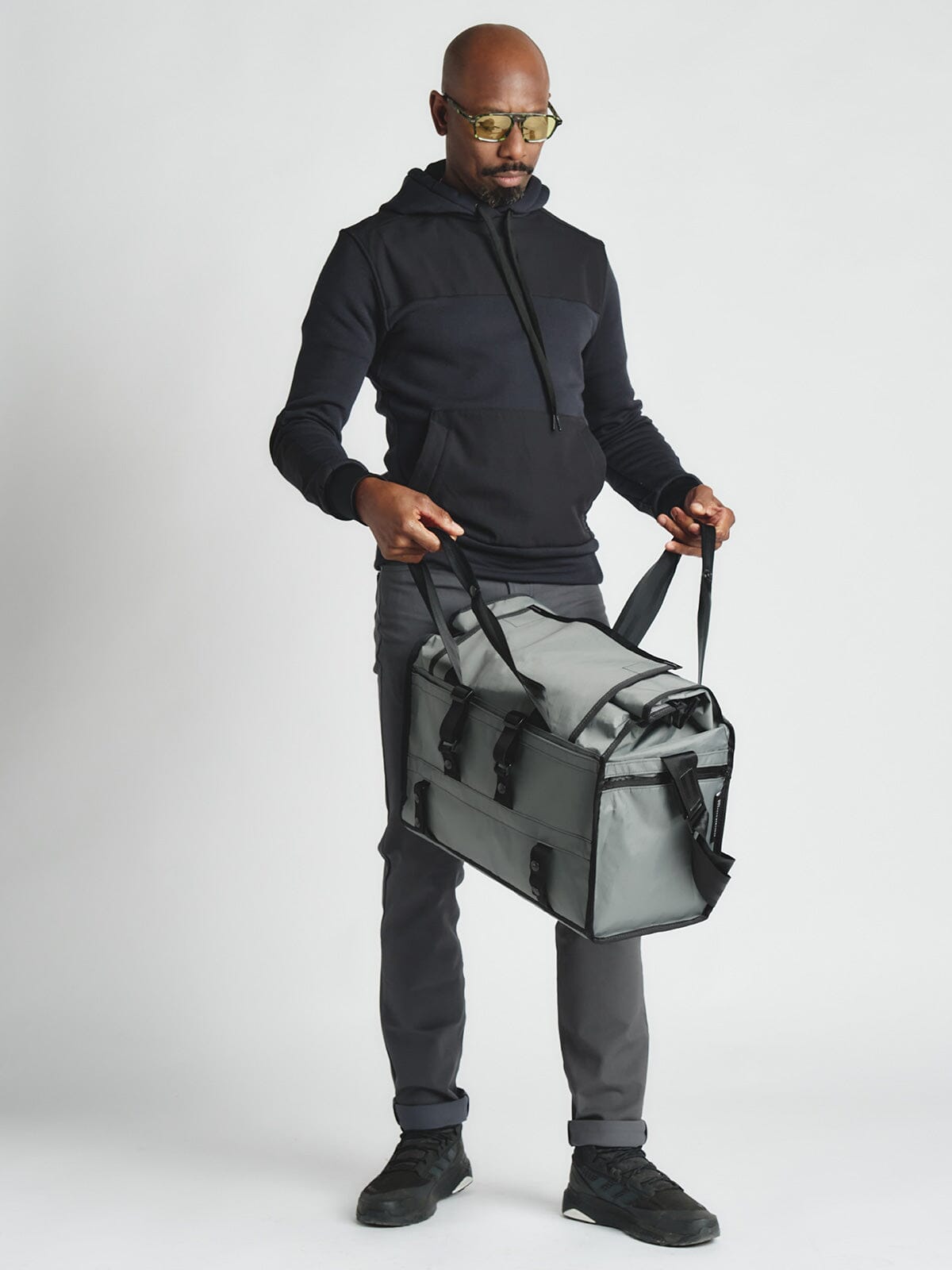 Helmsman : VX by Mission Workshop - Säänkestävät laukut ja tekniset vaatteet - San Francisco & Los Angeles - Rakennettu kestämään - ikuinen takuu